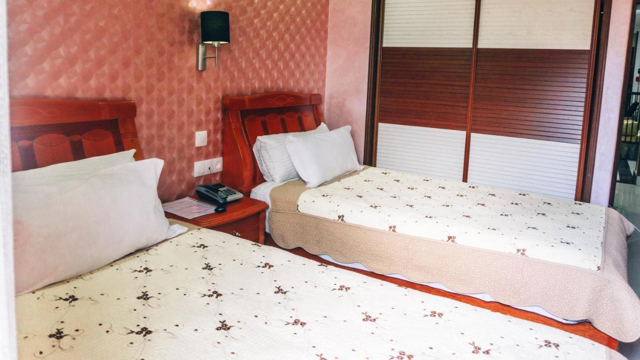 Hotel Atenas Tetouan Exterior photo
